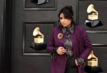 Arooj Aftab Standing